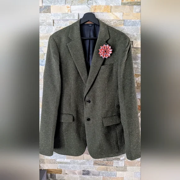 Boxer Flower Lapel Pin - Picture 3 of 6